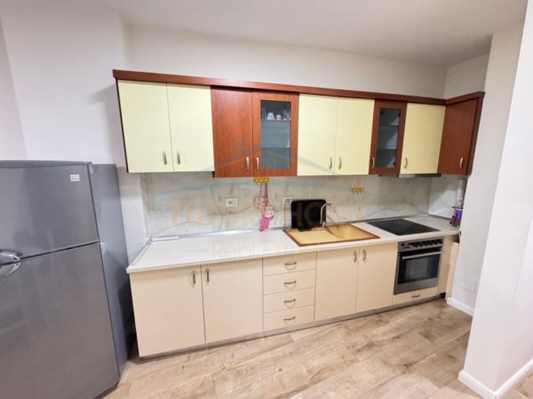 Tirane, jepet me qera apartament 1+1 Kati 1, 60 m² 400 € (Unaza e re)