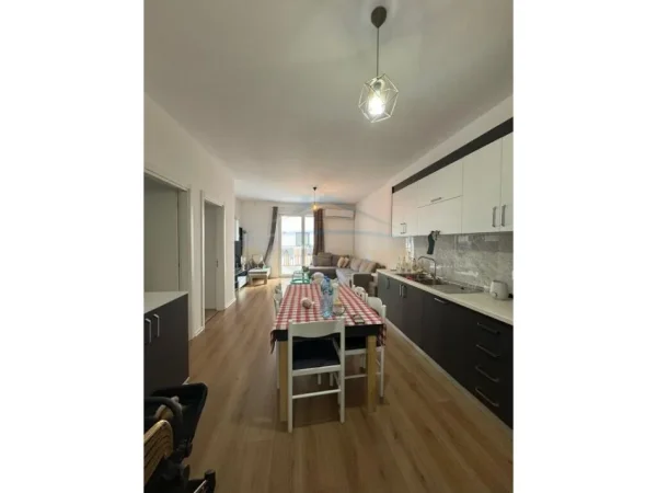 Tirane, shitet 2+1 Kati 5, 135 m² 210.000 € (Shitet, Apartament 2+1+Post Parkimi, Grand Gallery, Yzberisht, Tirane.)