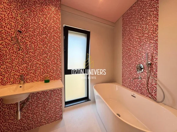 Tirane, jepet me qera apartament 2+1+Ballkon Kati 6, 141 m² 1.500 € (Myslym Shyr)