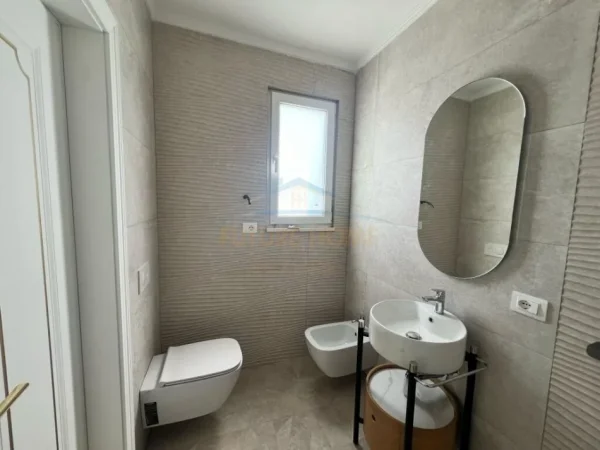 Tirane, jepet me qera apartament 2+1 Kati 9, 110 m² 1.500 € (Yzberisht)