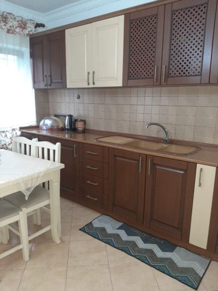 Tirane, jepet me qera 1+1 Kati 1, 72 m² 500 € ( JEPET ME QERA APARTAMENT 1+1 – BRRYLI, MBRAPA RAIFFEISEN BANK)