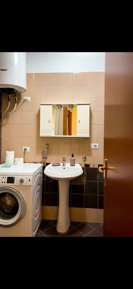 Tirane, jepet me qera apartament 1+1 Kati 3, 65 m² 600 € (Selvia , Rruga e Dibres)