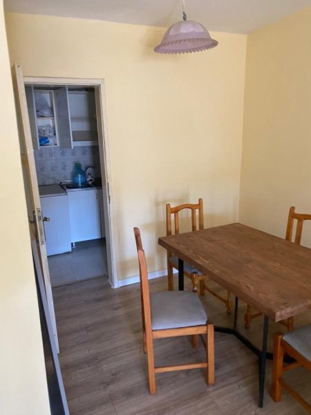 Tirane, jepet me qera apartament 2+1 Kati 5, 80 m² 430 € ( JEPET ME QERA APARTAMENT 2+1 TE STACIONI I TRENIT, PERBALL HARRY FULTZ!)