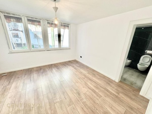 Tirane, jepet me qera zyre Kati 2, 142 m² 1.100 € (Blloku)