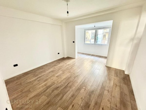 Tirane, jepet me qera zyre Kati 2, 142 m² 1.100 € (Blloku)