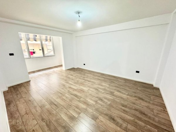 Tirane, jepet me qera zyre Kati 2, 142 m² 1.100 € (Blloku)
