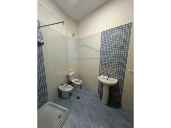 Tirane, jepet me qera apartament 2+1 Kati 9, 126 m² 500 € (Unaza e Re)