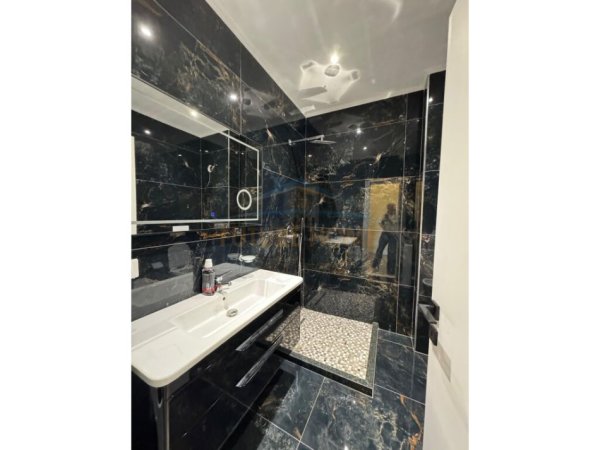 Tirane, jepet me qera apartament 2+1+Ballkon Kati 4, 144 m² 900 € (Lake Land Residence, Farke)