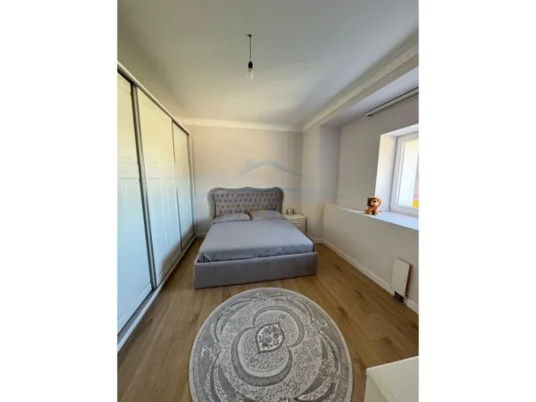 Tirane, jepet me qera apartament 2+1+Ballkon Kati 4, 144 m² 900 € (Lake Land Residence, Farke)