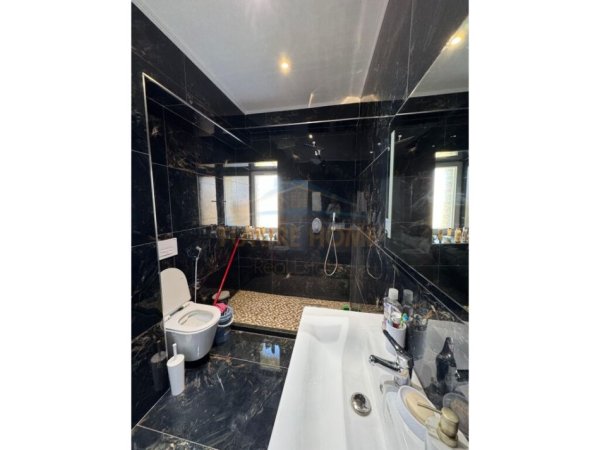 Tirane, jepet me qera apartament 2+1+Ballkon Kati 4, 144 m² 900 € (Lake Land Residence, Farke)