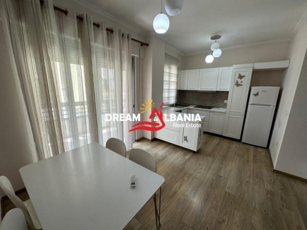 Tirane, jepet me qera apartament 2+1+Ballkon Kati 3, 120 m² 650 € (Tek Liqeni i Thate - ID 42215228)