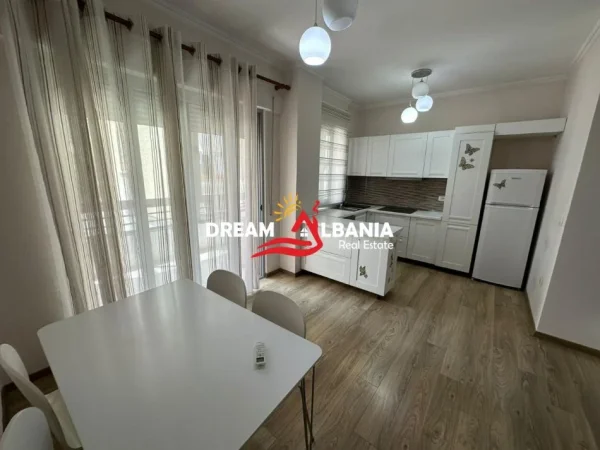Tirane, jepet me qera apartament 2+1+Ballkon Kati 3, 120 m² 650 € (Tek Liqeni i Thate - ID 42215228)