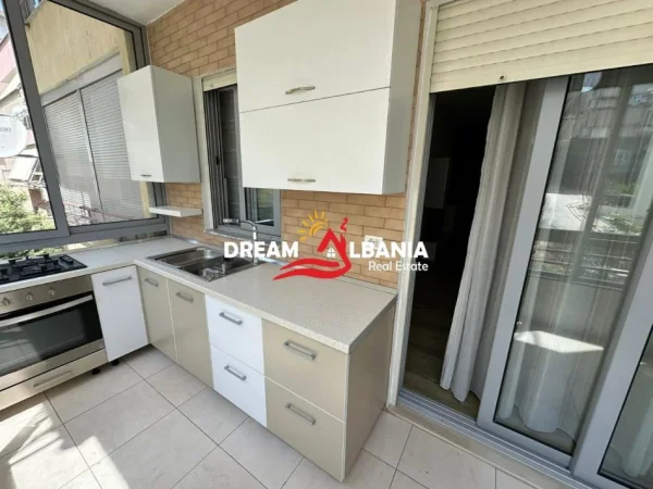 Tirane, jepet me qera apartament 2+1+Ballkon Kati 3, 120 m² 650 € (Tek Liqeni i Thate - ID 42215228)