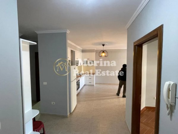 Tirane, jepet me qera apartament 2+1 Kati 3, 100 m² 700 € (Komuna Parisit)