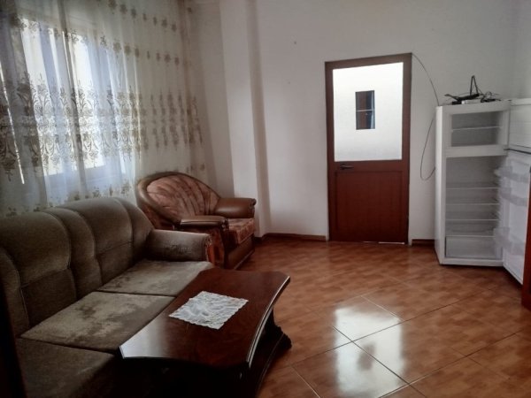 Tirane, jepet me qera apartament 1+1 Kati 2, 80 m² 250 € (5 Maji)