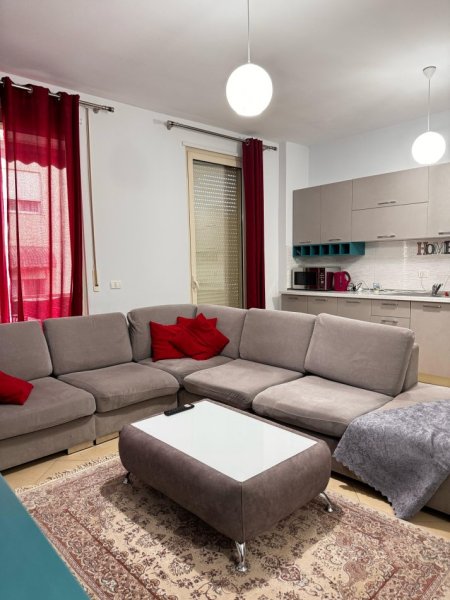 Tirane, jepet me qera apartament 2+1 Kati 3, 90 m² 700 € (Liqeni i Thate , Rruga Peti)