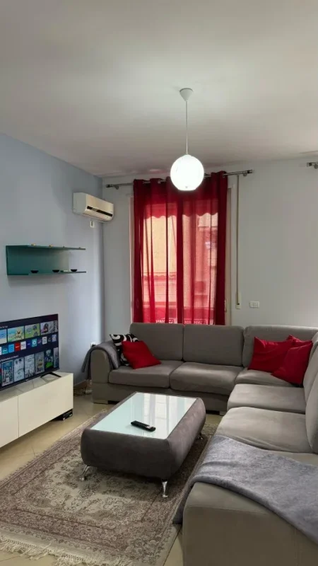 Tirane, jepet me qera apartament 2+1 Kati 3, 90 m² 700 € (Liqeni i Thate , Rruga Peti)