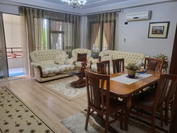 Tirane, jepet me qera apartament 2+1+Ballkon Kati 4, 110 m² 550 € (Rruga Mine Peza)