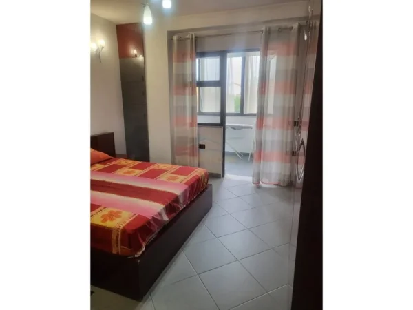 Tirane, jepet me qera apartament 2+1+Ballkon Kati 4, 110 m² 550 € (Rruga Mine Peza)