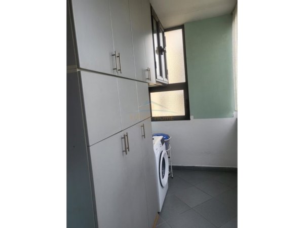 Tirane, jepet me qera apartament 2+1+Ballkon Kati 4, 110 m² 550 € (Rruga Mine Peza)