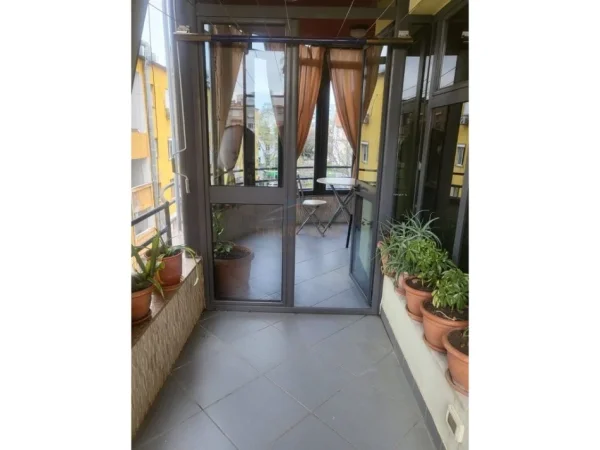Tirane, jepet me qera apartament 2+1+Ballkon Kati 4, 110 m² 550 € (Rruga Mine Peza)