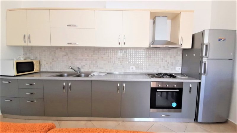 Tirane, jepet me qera apartament 1+1+Ballkon Kati 5, 70 m² 490 € (stacioni i trenit)