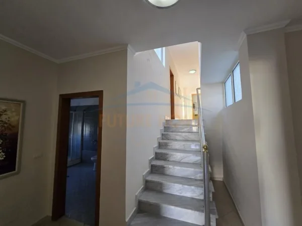 Durres, shitet apartament duplex 2+1+Aneks+Ballkon , 253 m² 222.000 € (Plazh Iliria)