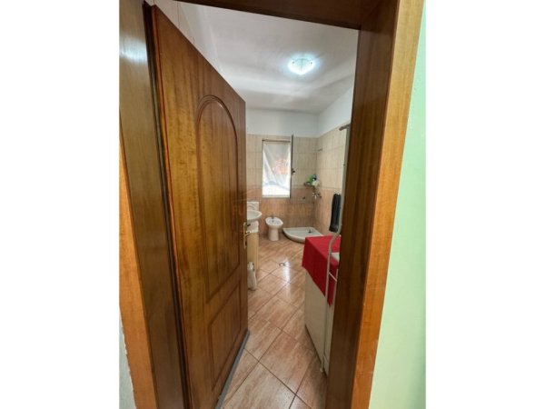Tirane, shitet Vile 3 Katshe , 271 m² 300.000 € (Rruga e Dibres)
