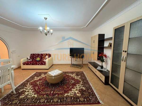 Tirane, jepet me qera apartament 3+1+Ballkon Kati 3, 130 m² 600 € (Stadiumi Dinamo)