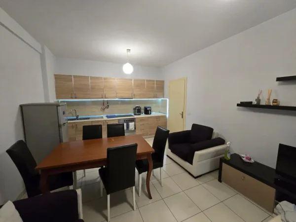 Tirane, jepet me qera apartament 1+1+Ballkon Kati 2, 70 m² 400 € (astir)