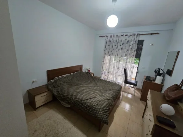 Tirane, jepet me qera apartament 1+1+Ballkon Kati 2, 70 m² 400 € (astir)