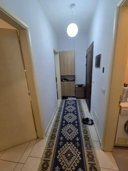 Tirane, jepet me qera apartament 1+1+Ballkon Kati 2, 70 m² 400 € (astir)