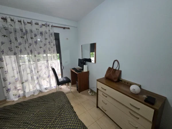 Tirane, jepet me qera apartament 1+1+Ballkon Kati 2, 70 m² 400 € (astir)