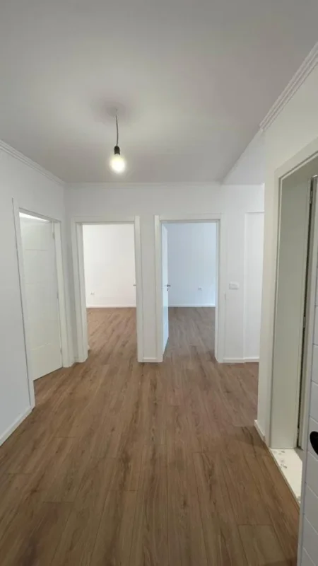 Tirane, shitet apartament 2+1 Kati 1, 62 m² 118.000 € (SHITET SUPER APARTAMENT 2+1 ME HIPOTEKE NE XHAMLLIK TEK VORRI BOMIT)