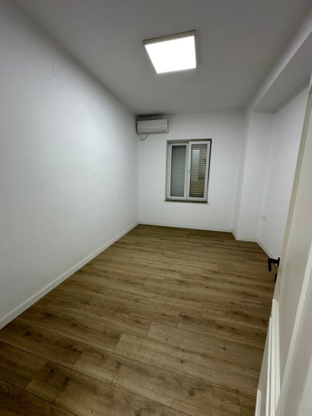 Tirane, jepet me qera zyre Kati 3, 100 m² 1.000 € (Myslym shyri)
