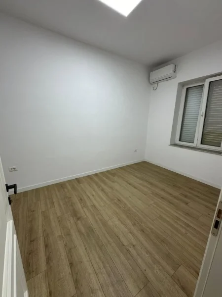 Tirane, jepet me qera zyre Kati 3, 100 m² 1.000 € (Myslym shyri)