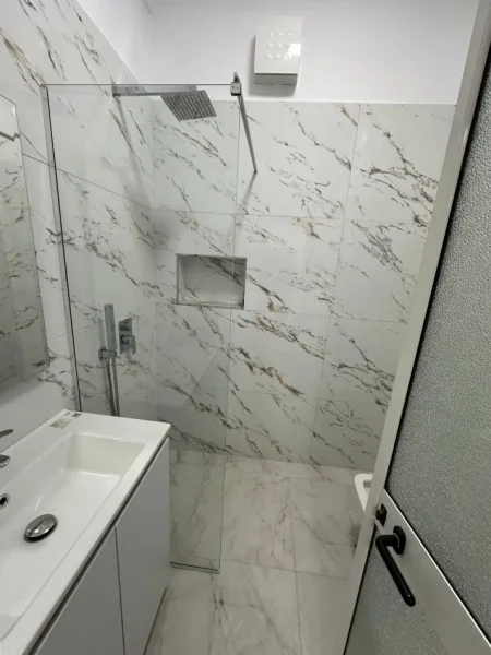 Tirane, jepet me qera zyre Kati 3, 100 m² 1.000 € (Myslym shyri)