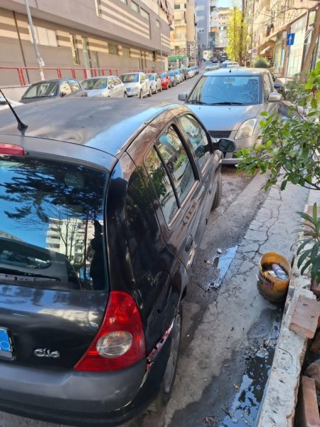 Tirane, shitet , e zeze manuale