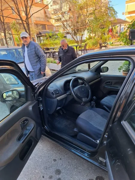 Tirane, shitet , e zeze manuale