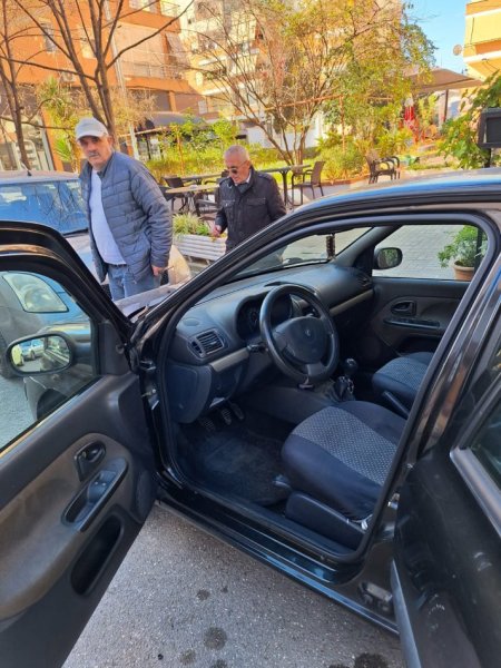 Tirane, shitet , e zeze manuale