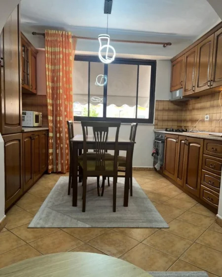 Tirane, jepet me qera apartament Kati 3, 80 m² 700 € (myslym shyri)