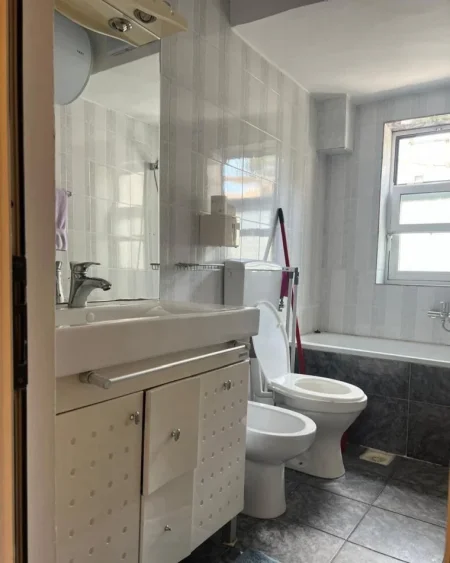 Tirane, jepet me qera apartament Kati 3, 80 m² 700 € (myslym shyri)