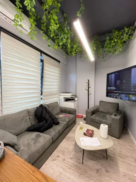 Tirane, jepet me qera zyre Kati 2, 110 m² 1.600 € (Kompleksi Square 21)