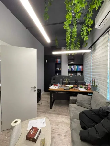 Tirane, jepet me qera zyre Kati 2, 110 m² 1.600 € (Kompleksi Square 21)