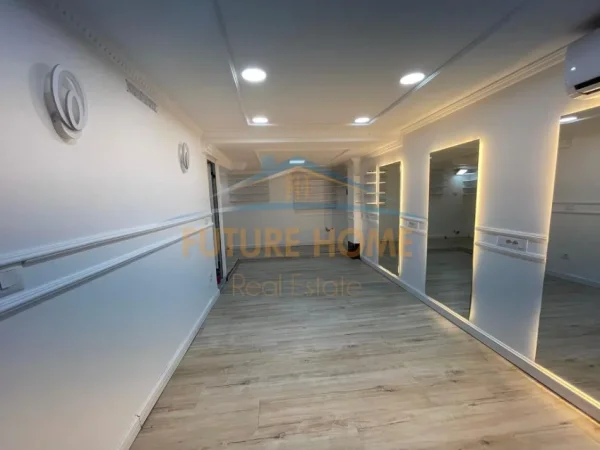 Tirane, jepet me qera ambjent biznesi Kati 0, 20 m² 900 € (Bllok)
