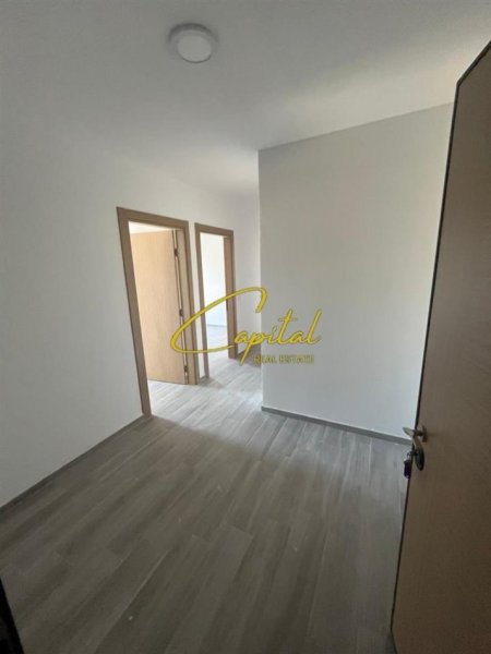 Tirane, jepet me qera zyre Kati 5, 95 m² 350 € (RRUGA 5 MAJI)