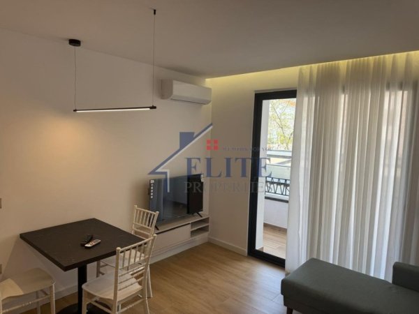 Tirane, jepet me qera apartament 1+1 Kati 5, 70 m² 1.000 € (Mine Peza)
