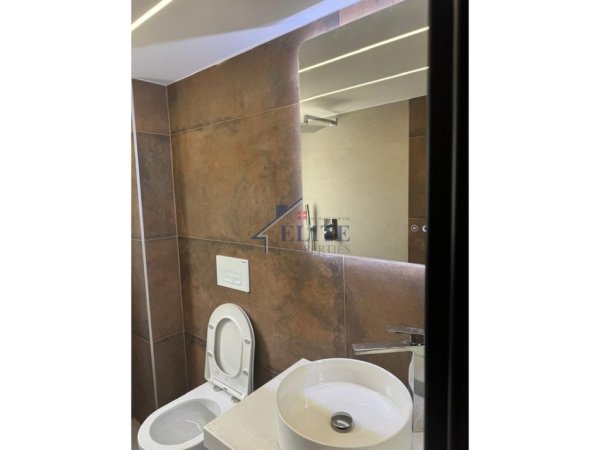 Tirane, jepet me qera apartament 1+1 Kati 5, 70 m² 1.000 € (Mine Peza)