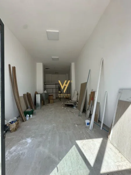 Tirane, shitet dyqan Kati 0, 62 m² 186.000 € (KOMUNA E PARISIT)