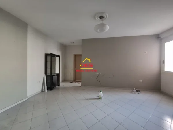 Vlore, shitet apartament 1+1+Ballkon Kati 2, 75 m² 130.000 € (Rruga Gjergj Kastrioti)